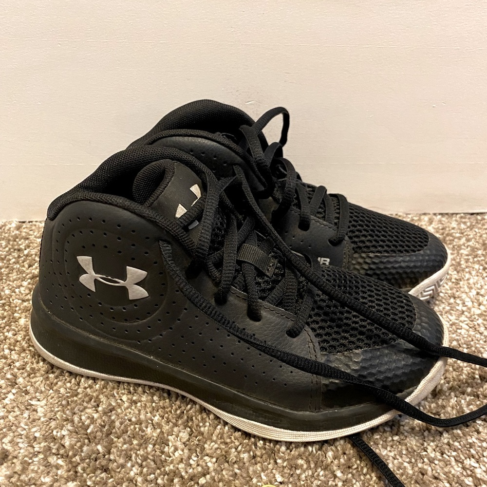 Boys 1Y tennis shoes EUC